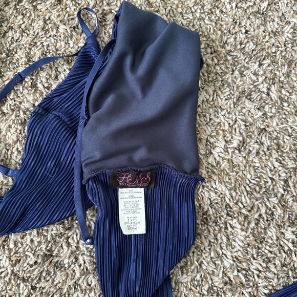 Lightweight two piece - Picture 3 of 4